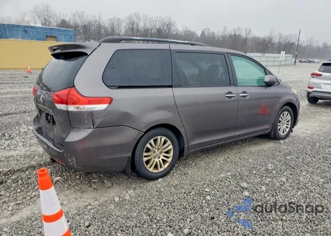 2011 Toyota Sienna Xle 8-Passenger z USA, uszkodzony, nr VIN 5TDYK3DC5BS057121